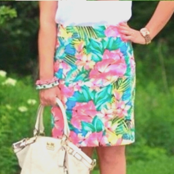 LOFT Ann Taylor Tropical Floral  Pencil Skirt.  00 petite. 🌺 - Picture 3 of 13
